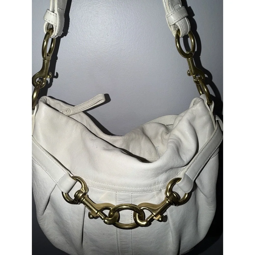COACH Hampton White, Hobo Bag With Gold Hardware Tone Purse Shoulder Bag‎ 8B15 F